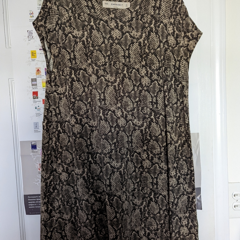 Dress - Picture 2 of 4